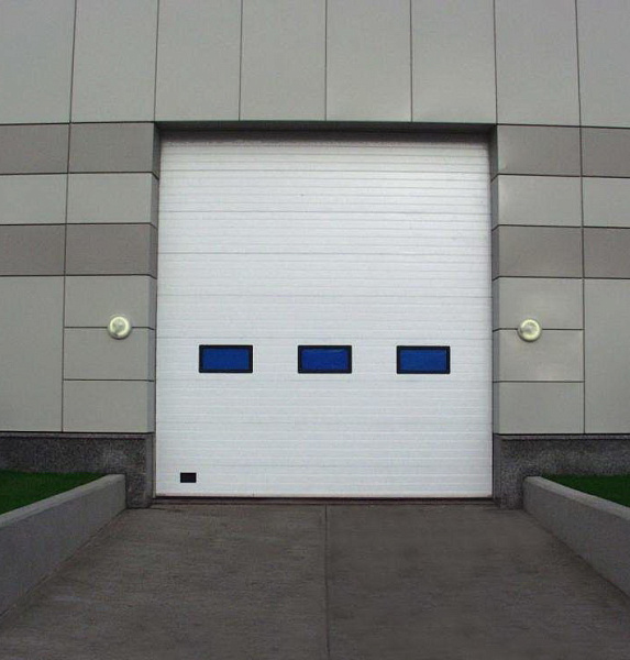 Огнеупорные подъемные ворота на производстве